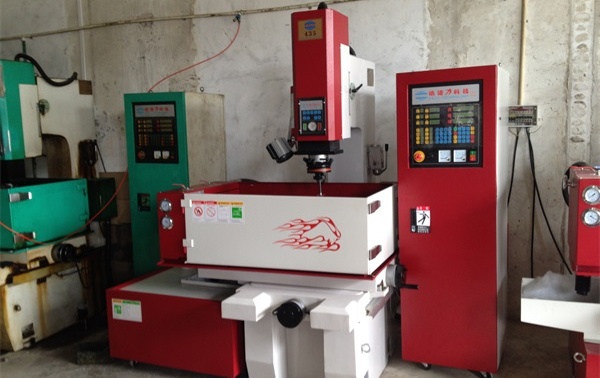 數(shù)控火花機 數(shù)控火花機