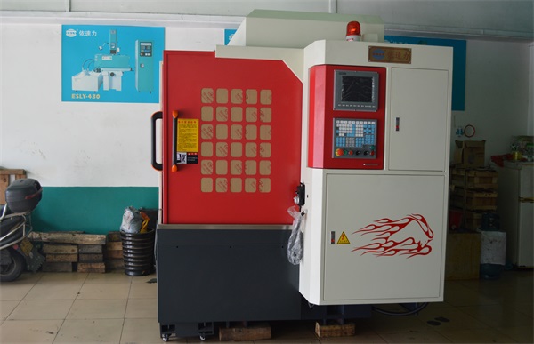 CNC雕銑機(jī) CNC雕銑機(jī)